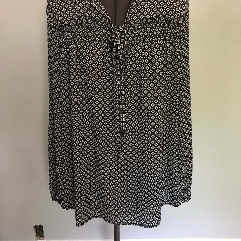 Max Studio Pretty Blouse with front tie and cute sleeves - Picture 4 of 6